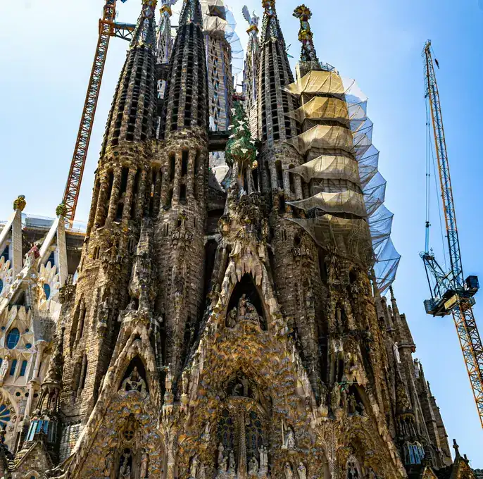 Sagrada Familia interior, Barcelona - Snaptori AI tour guide